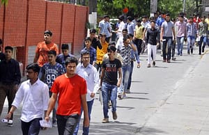 রেলের গ্ৰুপ ডি: ভিনরাজ্যে আসন বণ্টন নিয়ে ক্ষোভ পরীক্ষার্থীদের Rail, Rail Group D, Rail Group D Exam, Railway Recruitment 2018