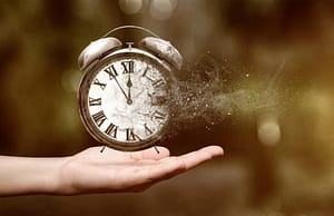 সময়কে কাজে লাগান, সময় আপনার মূল্যায়ন করছে নিরন্তর time